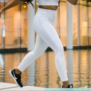 ZYIA White Unicorn Luxe 7/8 24” size 6/8